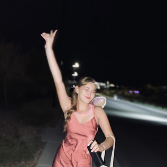 Meet your Posher, Alexus - Picture 1 of 1